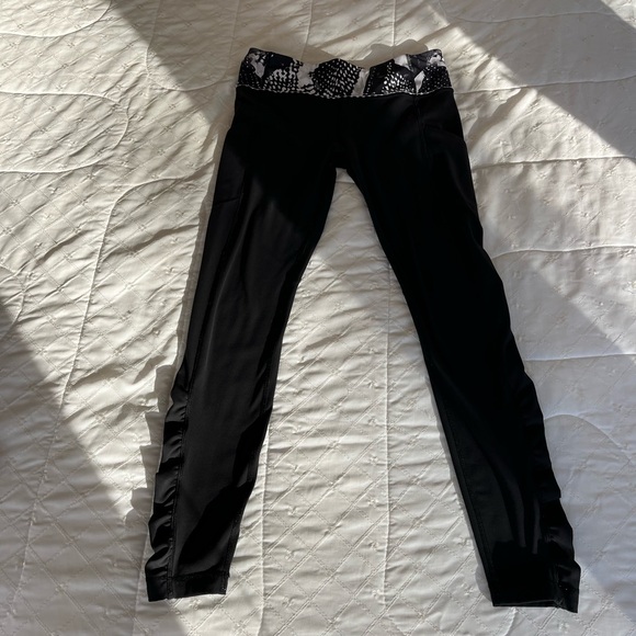 BLACK LULULEMON LEGGINGS - Picture 4 of 16